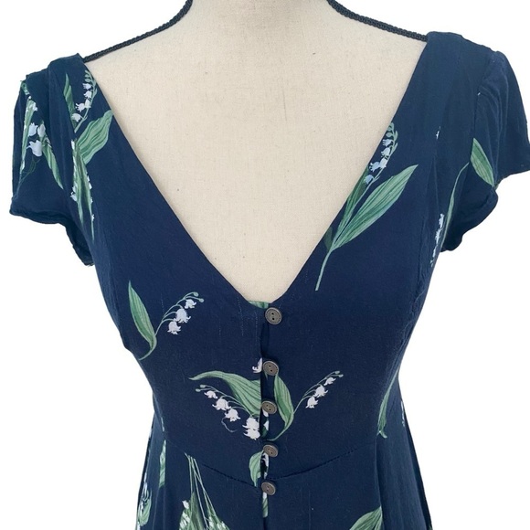 Urban Outfitters Malena Navy Floral Button-Down Midi Dress Size Small - Picture 9 of 16